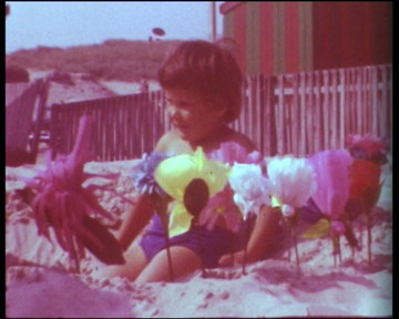 F01558_00_01_28_04_Still001