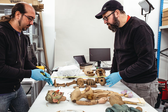 Registratie-poppen-in-depot-foto-Michiel-Devijver