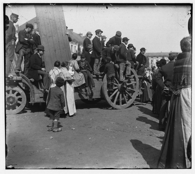 Stakende-arbeiders-op-wagen-op-het-Sint-Pietersplein-Gent-1893