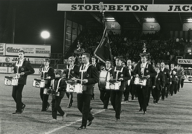 Fanfare-Sint-Cecilia-tijdens-voetbalmatch-Harelbeke-1993