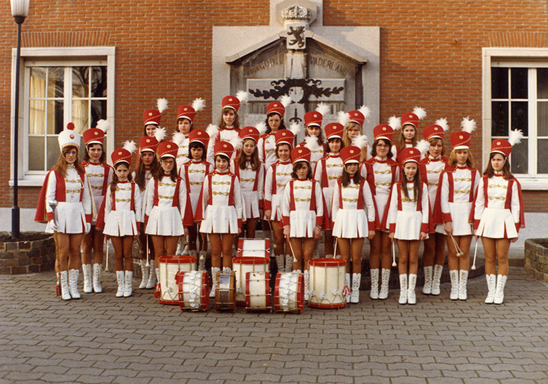 Majorettes-van-Muziekmaatschappij-De-Ware-Vrienden-Ooigem
