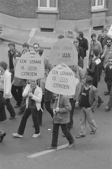 Onderwijsbetoging-1980-Kortrijk-Stadsarchief-Kortrijk-c-Marcel-Anckaert