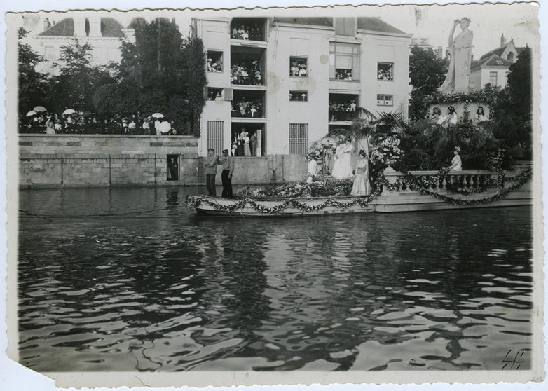 Bloemencorso-op-het-water-Gent
