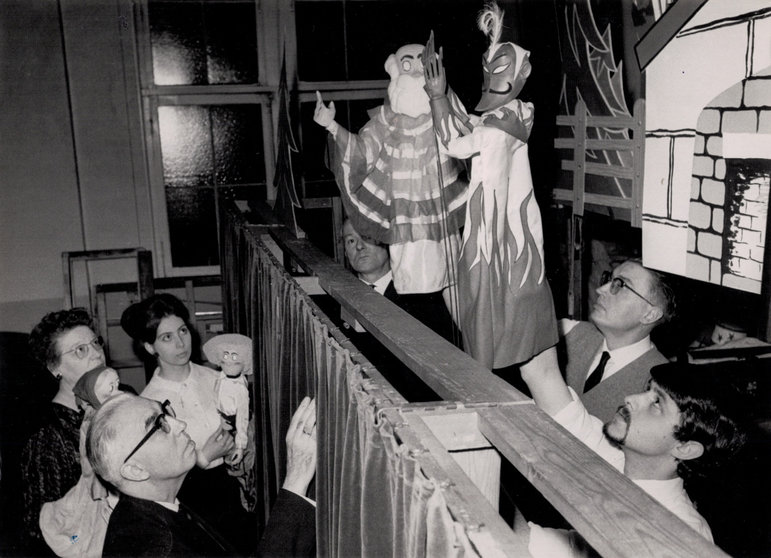 Achter-de-schermen-bij-Het-esbatement-van-de-appelboom-ca-1965