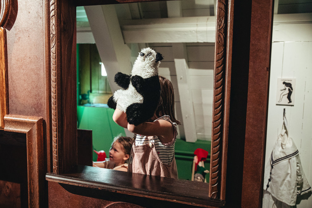 familie-in-expo-Licht-uit-Pop-op-Michiel-Devijver