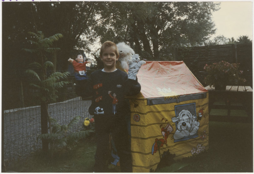 Kind-met-allerlei-speelgoed-van-Samson-en-Gert-1997