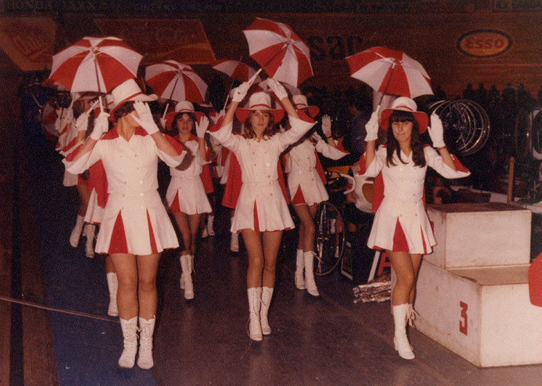 Majoretten-op-de-piste-in-het-Kuipke-van-Gent