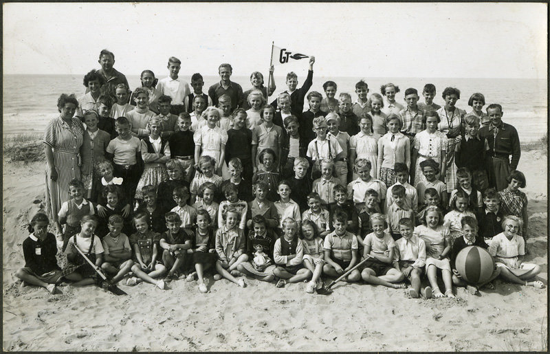 Groepsportret-Gentse-trekvogels-Oostduinkerke-1950