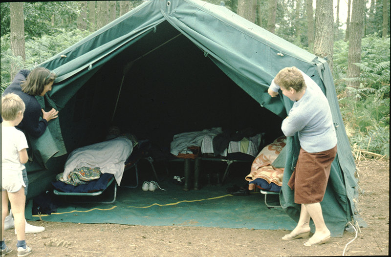 Slapen-in-tent-op-kamp-1986