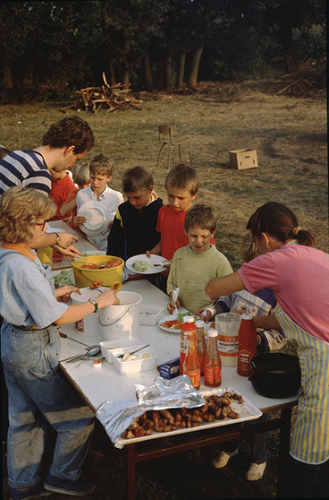 Barbecue-op-kamp-1986
