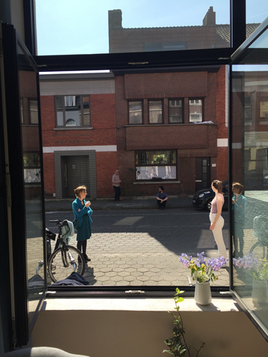 Verjaardag-vieren-aan-het-raam-Gentbrugge-2020