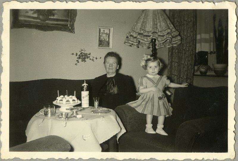 Meisje-viert-haar-derde-verjaardag