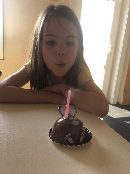 Verjaardagskaarsjes-uitblazen-hoort-er-ook-bij