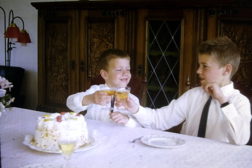 Broers-klinken-op-de-verjaardag